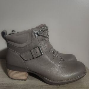 Merrell Ankle Boots Leather Lace Up Buckle‎ Accent Gray Size 7 NWOB